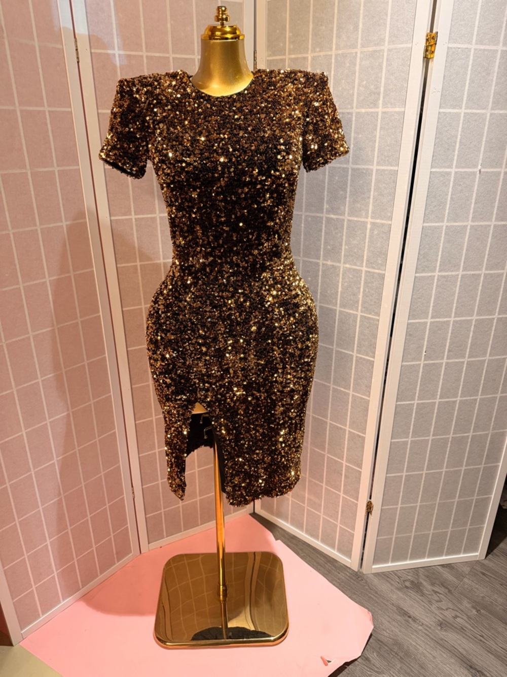 Shine ✨ Like A Star Helsi Gold Sequin Short Sleeve Dress - Picture 4 of 12